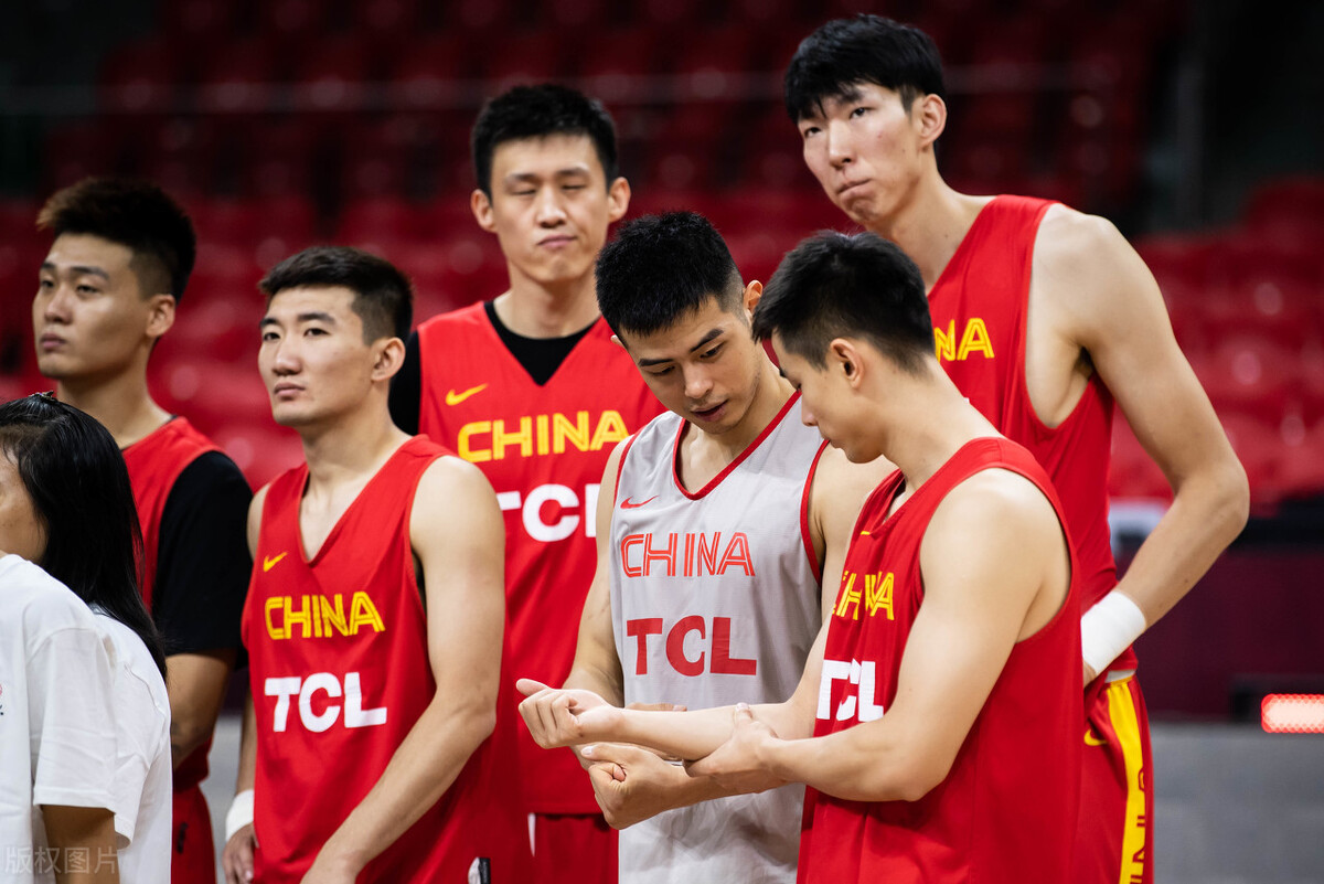 中国男篮迎来超强劲敌！日本新星正征服NBA，季后赛20+13比肩姚明