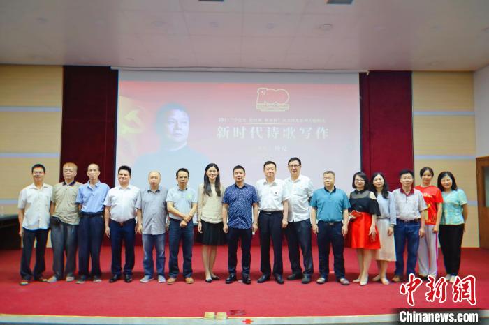 广州“学党史 传经典 推新作”系列主题阅读活动首场在从化举行 李曼霞 摄 广州“学党史 传经典 推新作”系列主题阅读活动首场在从化举行 李曼霞 摄